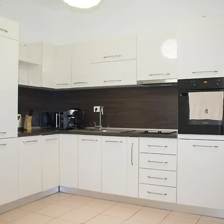 Apartman Luxury Near Ndk And Viotosha Blvd *