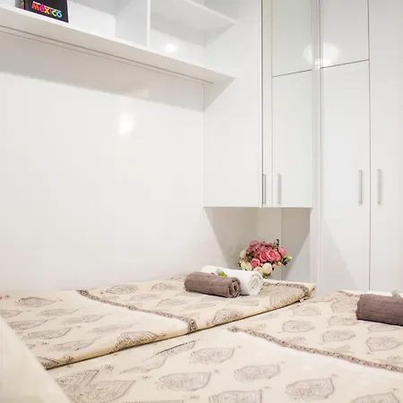 アパート Luxury Near Ndk And Viotosha Blvd ソフィア